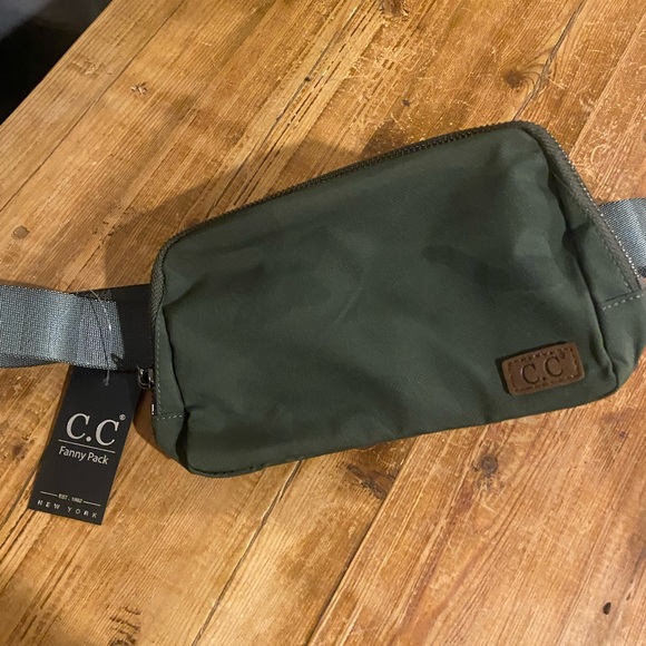 C.C Camo Fanny Pack - Waterproof - Picture 2 of 3